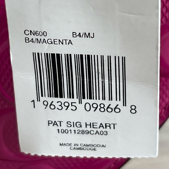 CN600 - Coach Heart Bag in Signature Leather - Picture 13 of 13